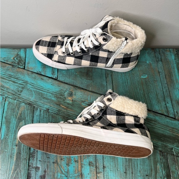 Tommy Bahama Black & White Plaid High Top Sneakers with Sherpa Size 10 - Picture 8 of 10